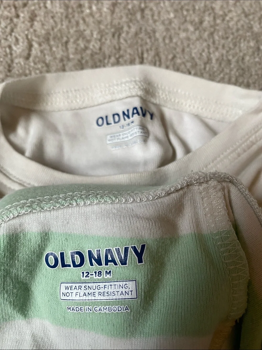 Old Navy 12-18 Month Easter Bunny Graphic Pajama Set in Mint and White for Kids